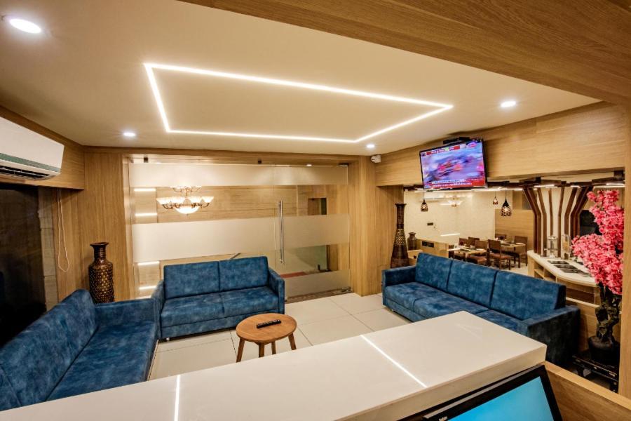 Hotel Nexus Rajkot Exterior foto