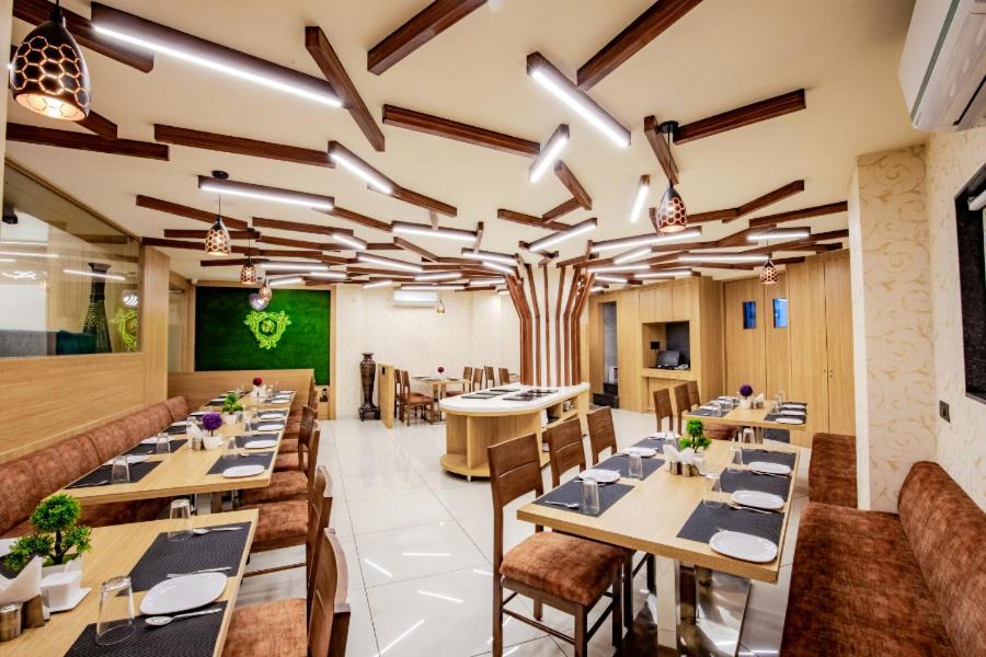 Hotel Nexus Rajkot Exterior foto